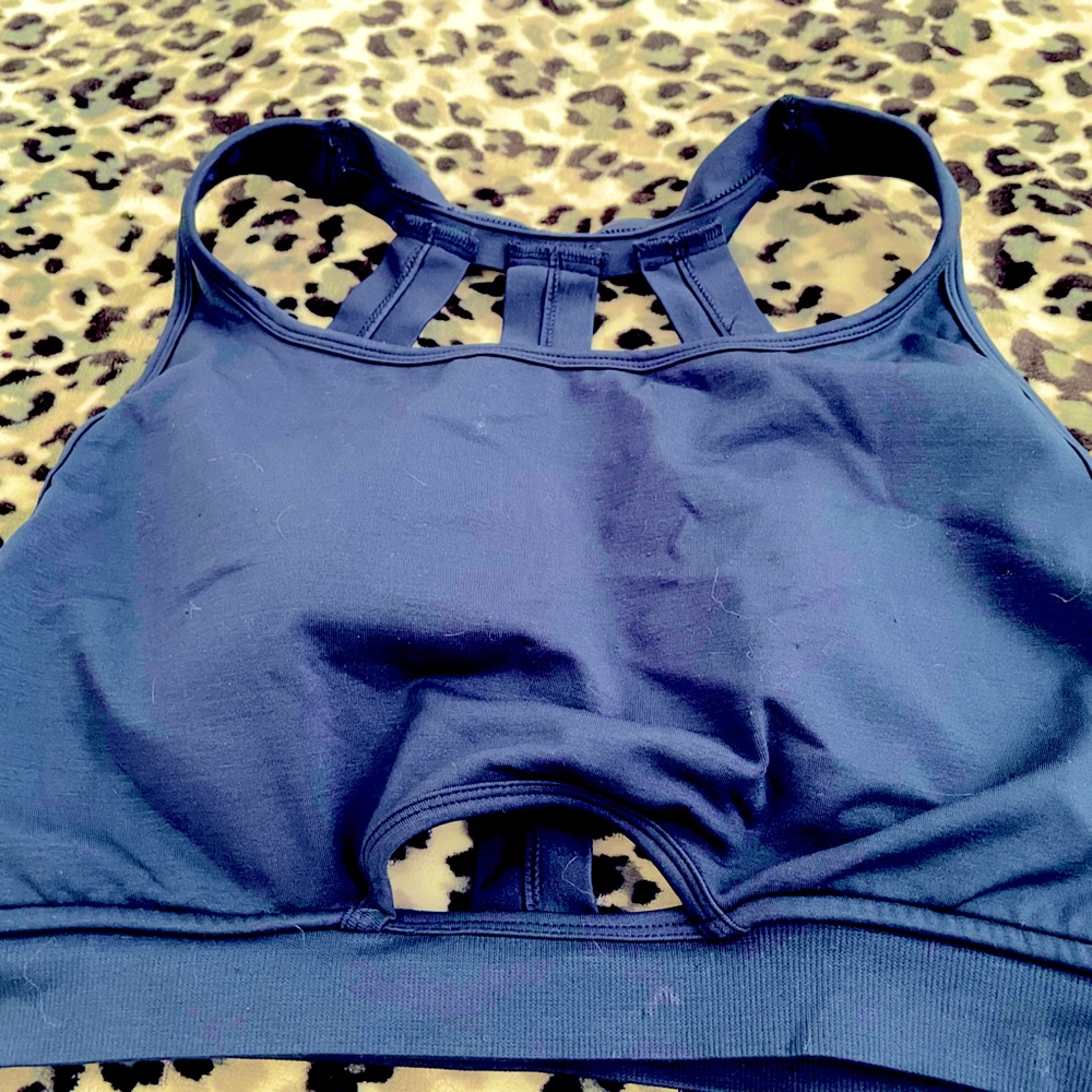 Alphalete Sports Bra XL. This a pretty color Blue. It’s brand new.
